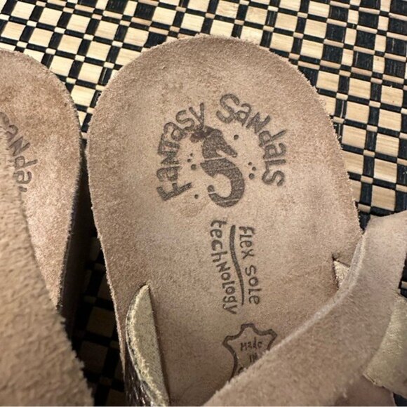 Fantasy Eirine Wedge Sandal - Cameo Dot Size 7 Metallic - Picture 8 of 12